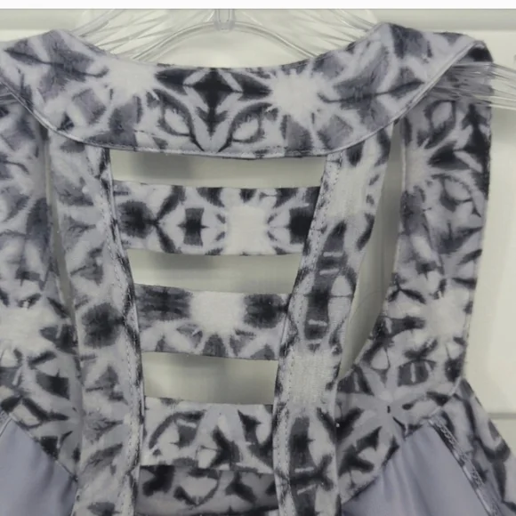 Athletic dress, batik print, knit, cut-out back athleisure blue-gray & pockets! - Picture 8 of 16